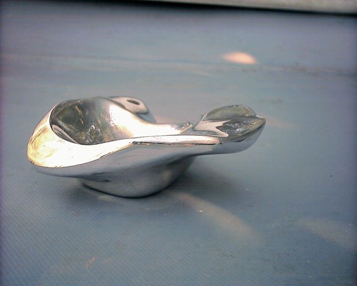 objet sculpture en alumminium poli art design michel jaubert sculpteur piece signee