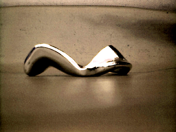 cendrier en aluminium massif cree par michel jaubert design sculpteur  art utile