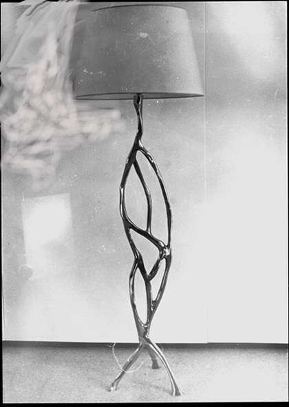 lampadaire en bronze poli, sculpture utilitaire, objet sculpture